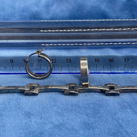 Silver bracelet and square edge open hoop earrings - Picture 7 of 8